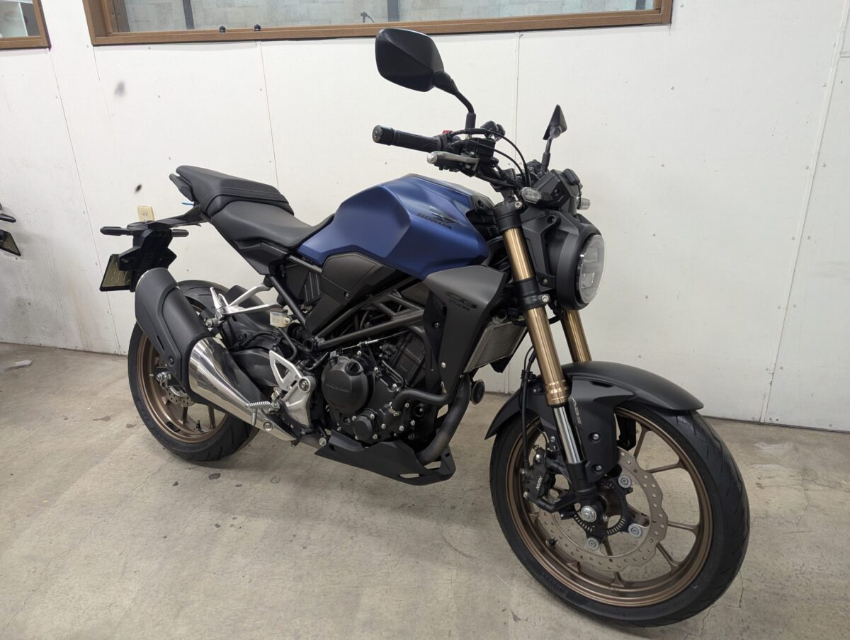 Honda CB250R (250cc / 27 hp)